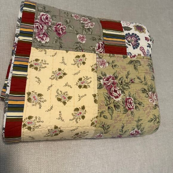 Vintage Floral Patchwork Quilt Comforter Blanket Twin 92x68 Cottagecore - Picture 1 of 9